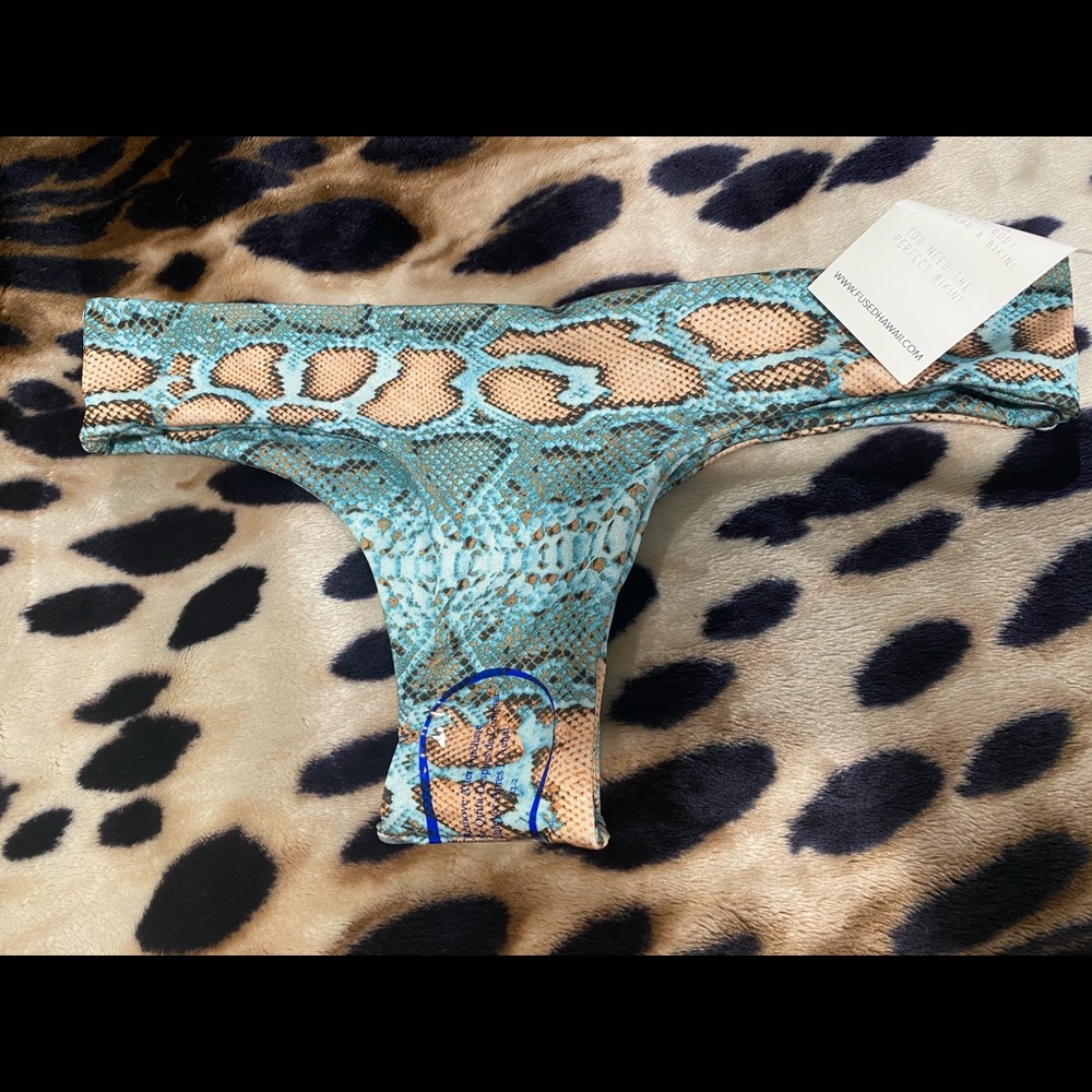 Fused Hawaii Large Thong